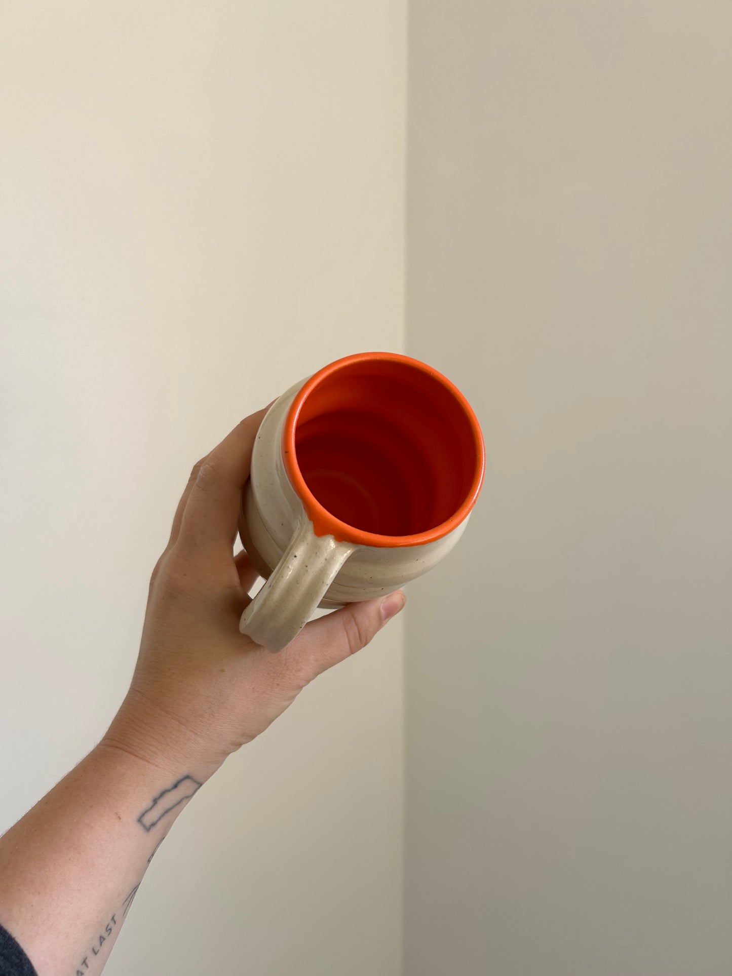 show us your curves | orange mug II