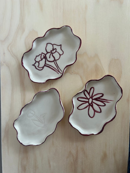 ring dish: maroon II