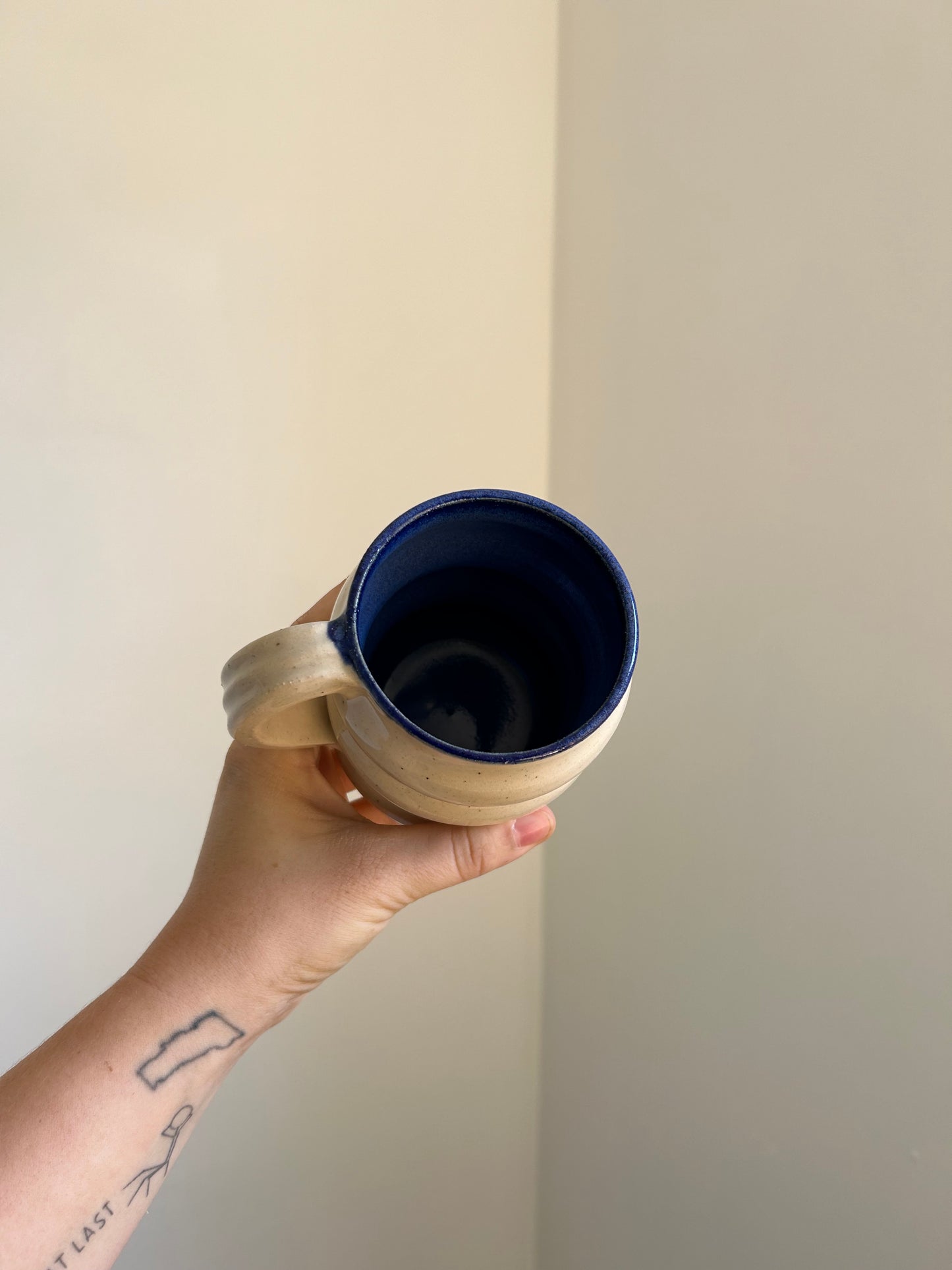 show us your curves | blue mug II