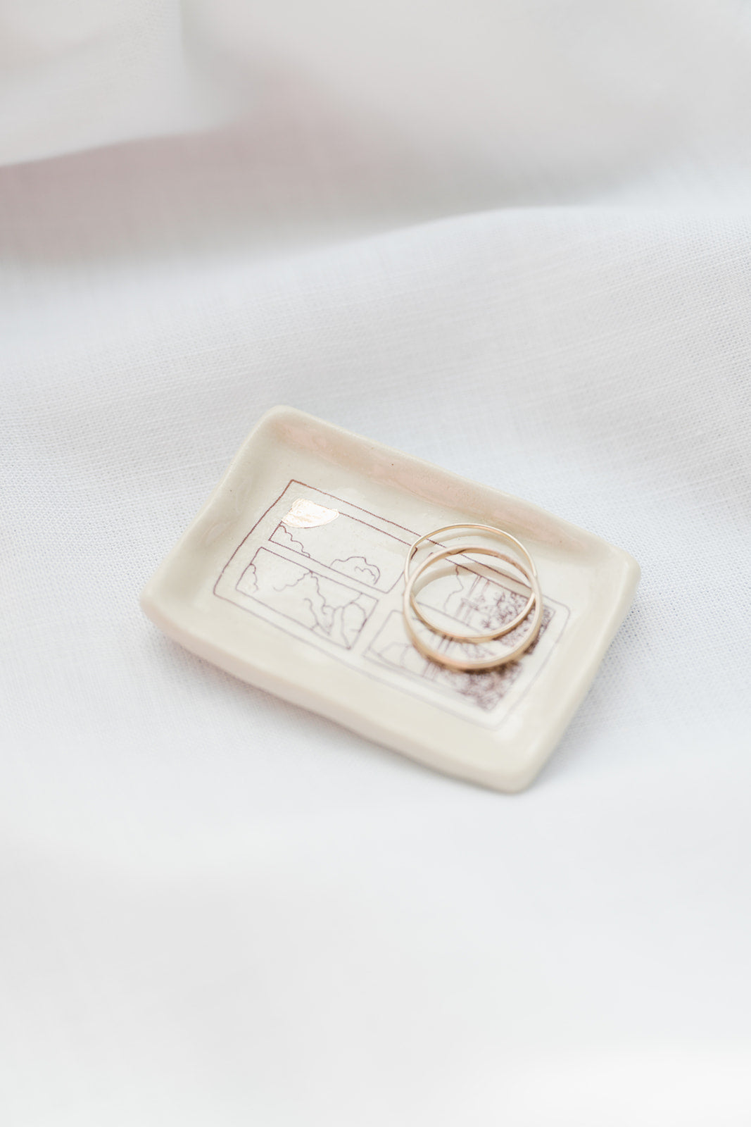 summer window ring dish - gold