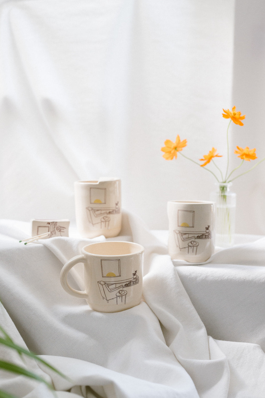 living room thumb cup